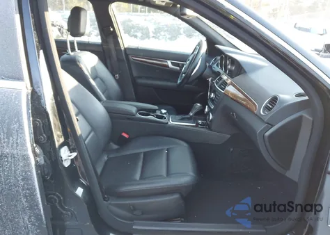 2013 Mercedes-Benz C 300 Sport 4Matic из США, поврежденный, VIN WDDGF8AB9DG077089